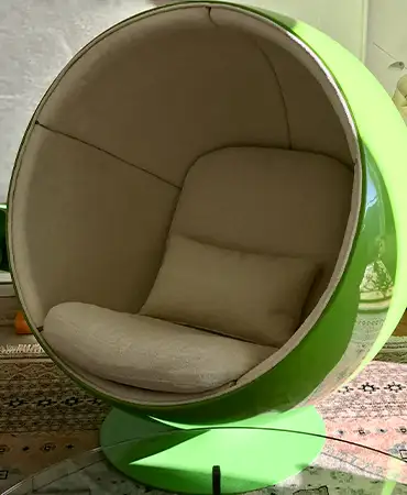 Réfection de fauteuil contemporain de forme ovale à Nice (06)